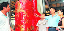 World's Largest Chinese Red Porcelain Made in Changsha