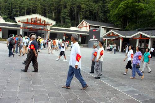 Senior Volunteers in Zhangjiajie National Forest Park