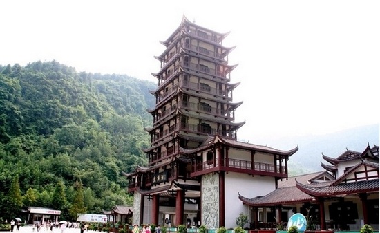 Overseas Tourists Flock to Zhangjiajie