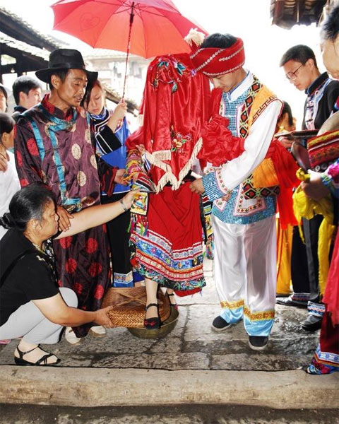 Three unique points in Tujia wedding customs