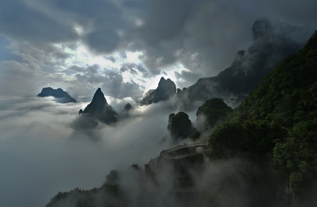 Tianmenshan ​​clouds landscape Photo Gallery