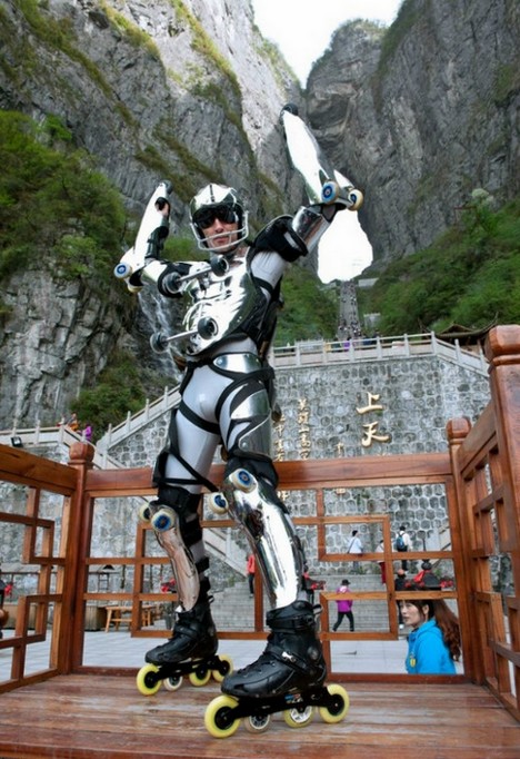 The No.1 Rollerman to challenge Tianmen Mountain