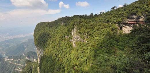 Unparalleled Landscape of Tianmen Mountain Attracts Visitors
