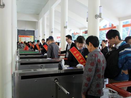 ZJJ Park Making a breakthrough of 10,000 People in first day of golden week