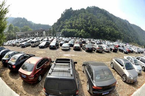 ZJJ National Forest Park Meeting the Self-driving Tourist Peak