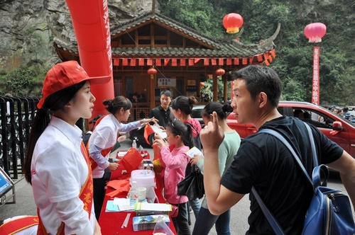 Daily Reception of Over 10,000 Tourists was Firstly Managed by Baofeng Lake