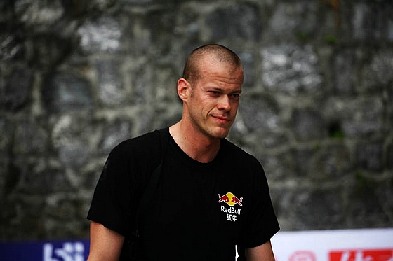 American J Ray Corliss Will Refight in ZJJ Tianmen mountain