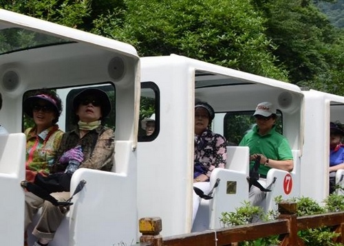 Tourists from South Korean Flooded in Wulingyuan after Golden Week