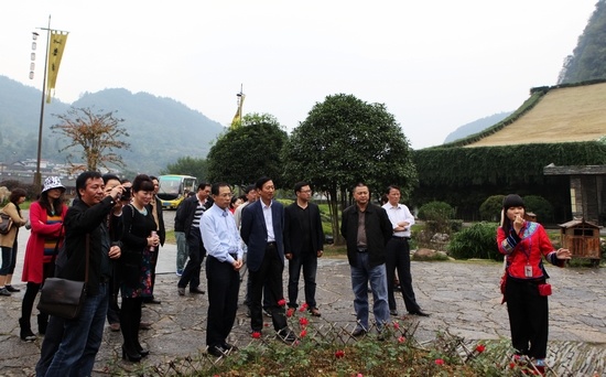Hunan Daily editorial department have visited ZJJ Huanglong Cave