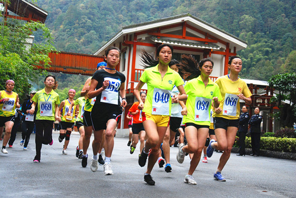 Hunan Fourth masses climbing competitions held in Zhangjiajie Park