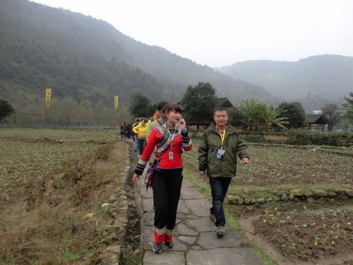 Zhangjiajie Promotes Tourism Resources in Zhengzhou