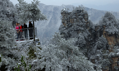 Representative of Miao Literature Shijili’s Book《The Tiptoe of Xiangxi》