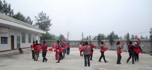 Strong Cultural Atomosphere of Shuangxing Village Square in Wulingyuan