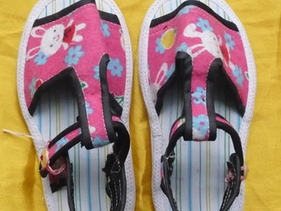 Zhangjiajie Tujia Girl′s Sandals