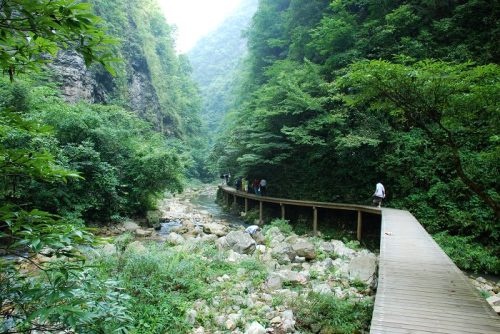 Zhangjiajie Grand Canyon Tourism Remains Hot in Cold Winter