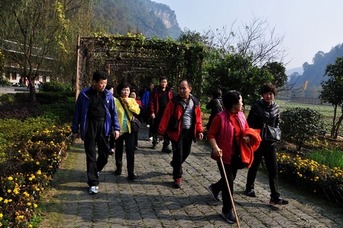 ZJJ Yellow Dragon Cave Accepted 1 Million Tourists in 2012