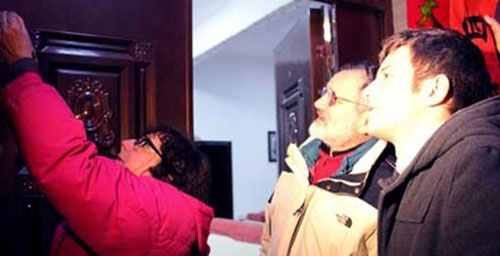 Italian Friends Celebrate Spring Festival with Tujia Minority in Longshan