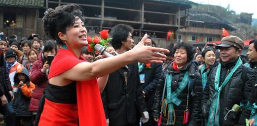 Hunan Artists Perform at Miao Villages