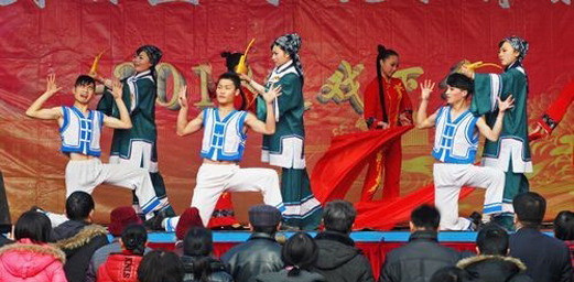 Lei Feng Art Troupe Spreads Lei Feng Spirit