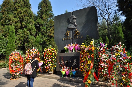 Zhangjiajie HeLong Park With Many Visitors In March