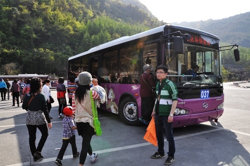 ZJJ Wulingyuan Scenic Area Uses New Energy Gas Bus