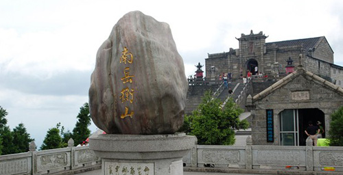 Self-driving Tour of 10000 Cars Starts in Damei Mountain