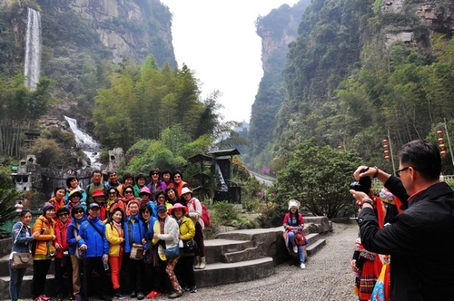 Tomb-Sweeping Activity Hits Peak on April 4 in Hunan