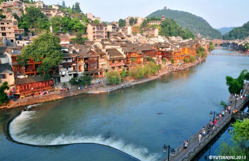 CNY148 Will Be Charged as Entrance Ticket into Town from April 10th