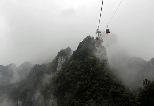 ZJJ Tianmen Mountain Wonder Attracted Countless Visitors