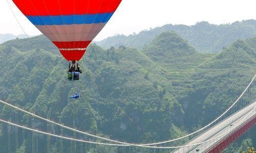 Norway Adventurer Eskil Dances Ballet on 330m High Girder of Aizhai Bridge