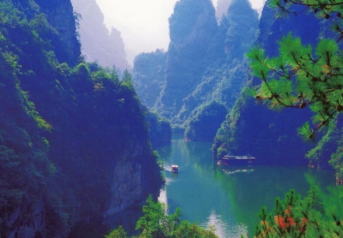 ZJJ Baofeng Lake is being in Order During May Day Small Vacation