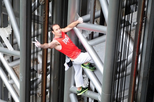 Frence“Iron Man”Eager to Challenge 300 Cliff in Zhangjiajie Grand Canyon