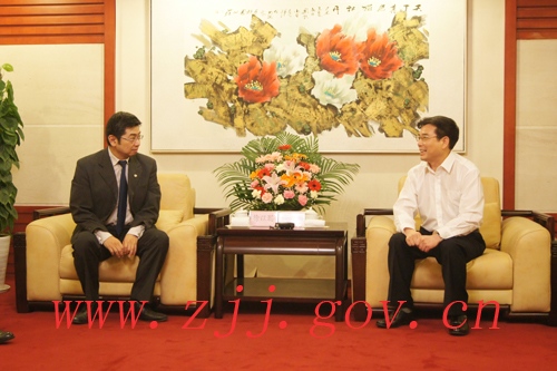MR Fan-yuntian receiving Members from TranAsia Airways