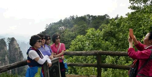 2,000 South Korean Tourists Spend Dragon Boat Festival in Zhangjiajie