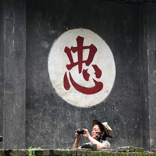 QR Code System Facilitates Tourists at Tianmen Mountain