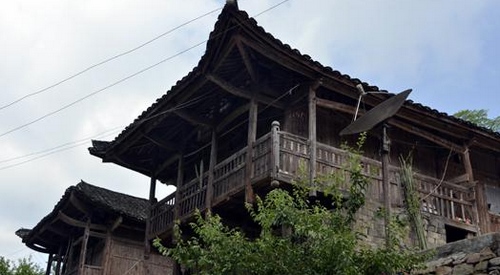 100 Years’ Tujia Diaojiaolou Appearing in Wulingyuan Countryside