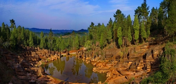 1 Day Join-In Tour to Red Stone Forest and Furong Town