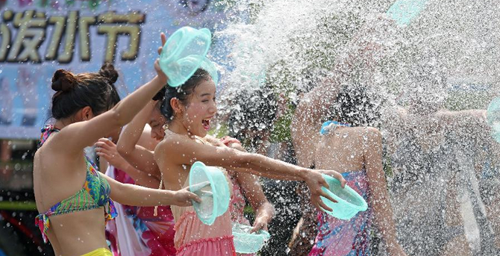Water-splashing Festival Marked in Changsha