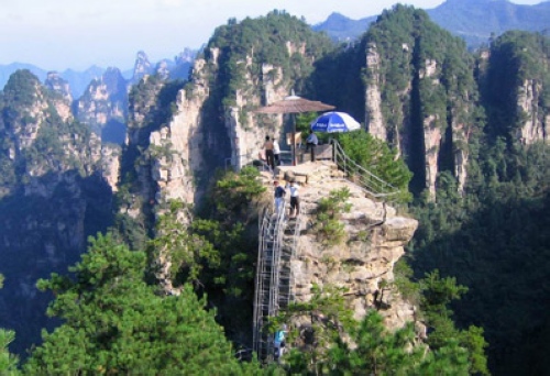 Strategies for Accommodation on the Top of Zhangjiajie Mountains