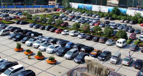 Tianmenshan Favored by Self-driving Tourists on 1st Day of“Golden Week”