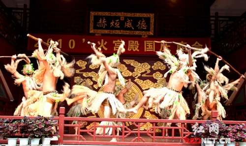 Changsha Fiery Palace Holds the 2013 National Day Temple Fair