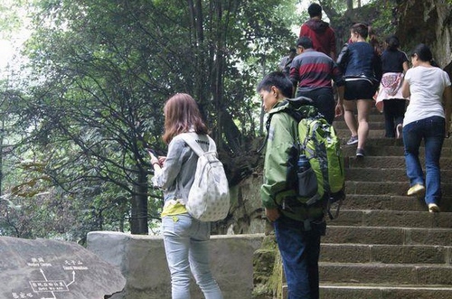 Many Guests Favoring Foot Traveling during Golden Week in ZJJ