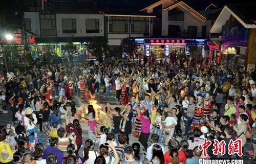 ZJJ Xibu Street Lightening up“Night Economy”During Golden Week