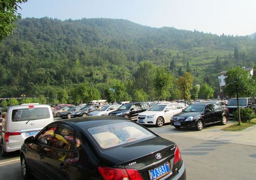 ZJJ Yellow Dragon Cave’s Self-driving Tour is first being exceed of Team Tour