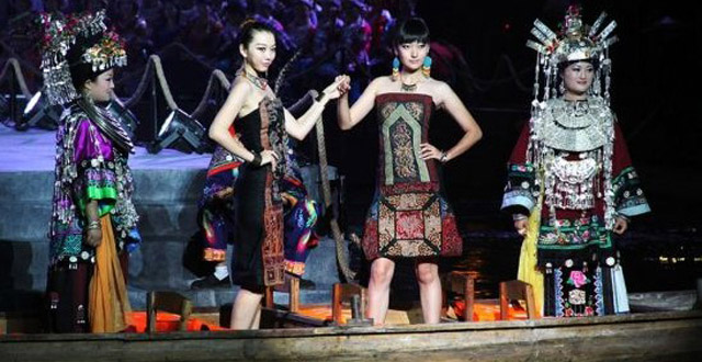 Tuojiang Comes Alive with China Miao Silver Ornament &amp; Costumes Festival