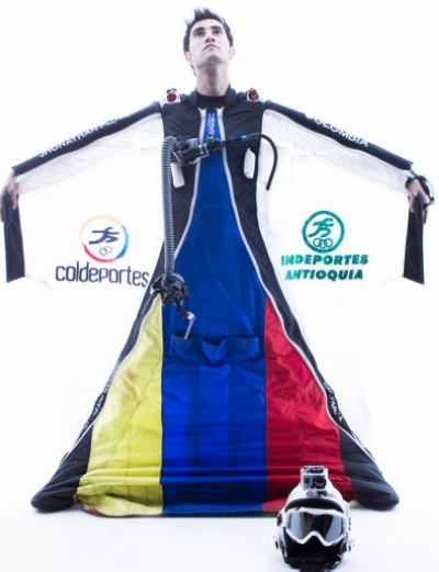 Jhohnathan Awarded The King of 2013 Wing Outfit Flight