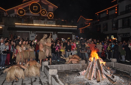 ZJJ Xibu Street Eight Miao Folk Shows Light Bicycle Invitational Tournament