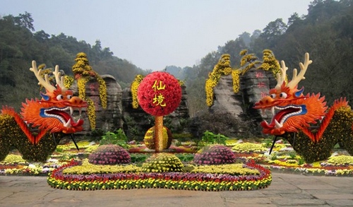 100,000 Basins of Chrysanthemum Blossom in the Peach Garden of Changde