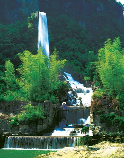 Zhangjaijie Baofeng Lake Hanging Waterfall