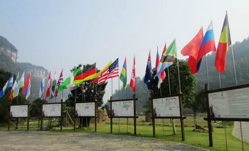 23 National Flags Decorate ZJJ Yellow Dragon Cave